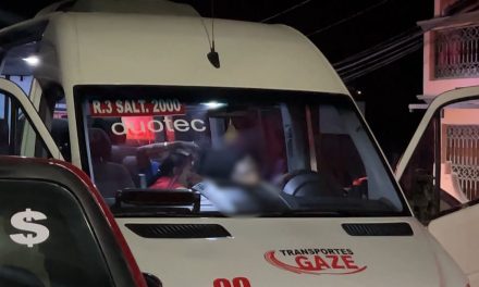 Anastasio ya no pudo llegar a su casa en Saltillo; murió cuadras antes de un infarto mientras conducía (Video)
