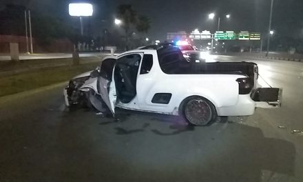 Conductor de Saltillo se frena con el muro de contención en bulevar Fundadores