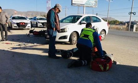 Motociclista termina en el hospital luego de aparatoso accidente en Saltillo