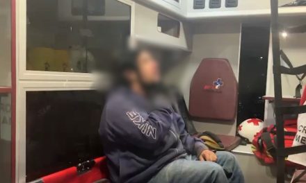 Vías del tren en Emilio Carranza provocan que motociclista sufra accidente