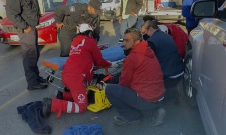 Mujer se cruza sin precaución y termina atropellada en el bulevar Coss de Saltillo