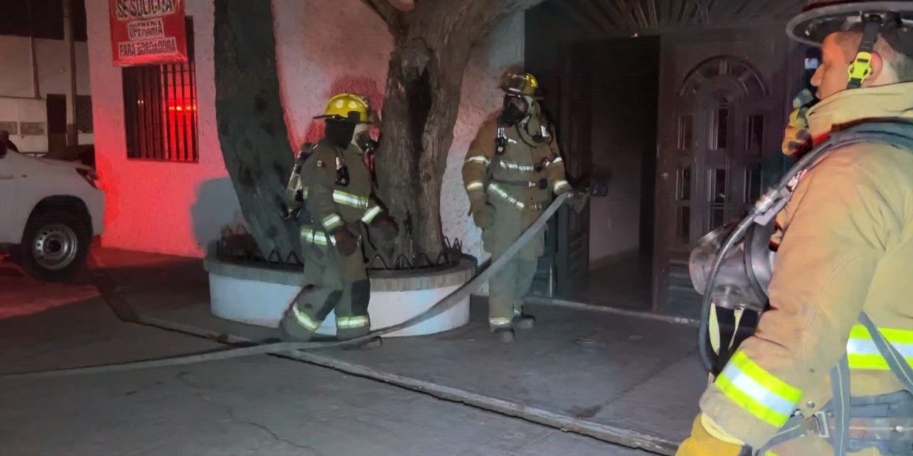 Negocio de bordados se incendia en la colonia República en Saltillo