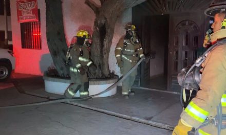 Negocio de bordados se incendia en la colonia República en Saltillo