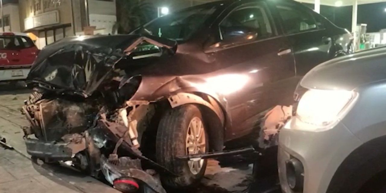 Chocan en el centro de Saltillo y nadie aceptó ser el responsable… sus carros durmieron en el corralón