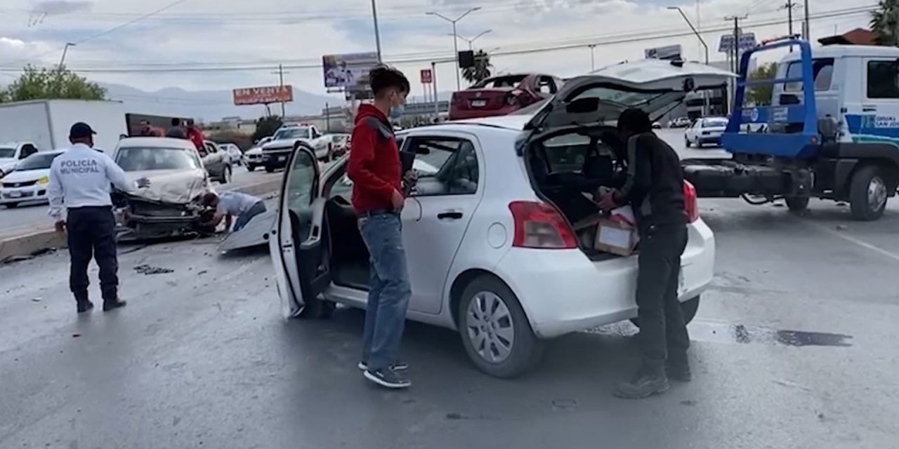 Aparatoso choque múltiple en blvd V. Carranza de Saltillo