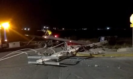 Hombre deja sin luz a varias personas al derribar un poste al sur de Saltillo