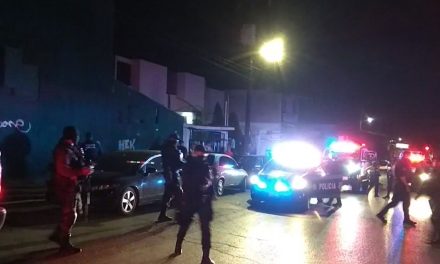 Fiesta se sale de control en Saltillo; más de 30 policías tuvieron que detenerla