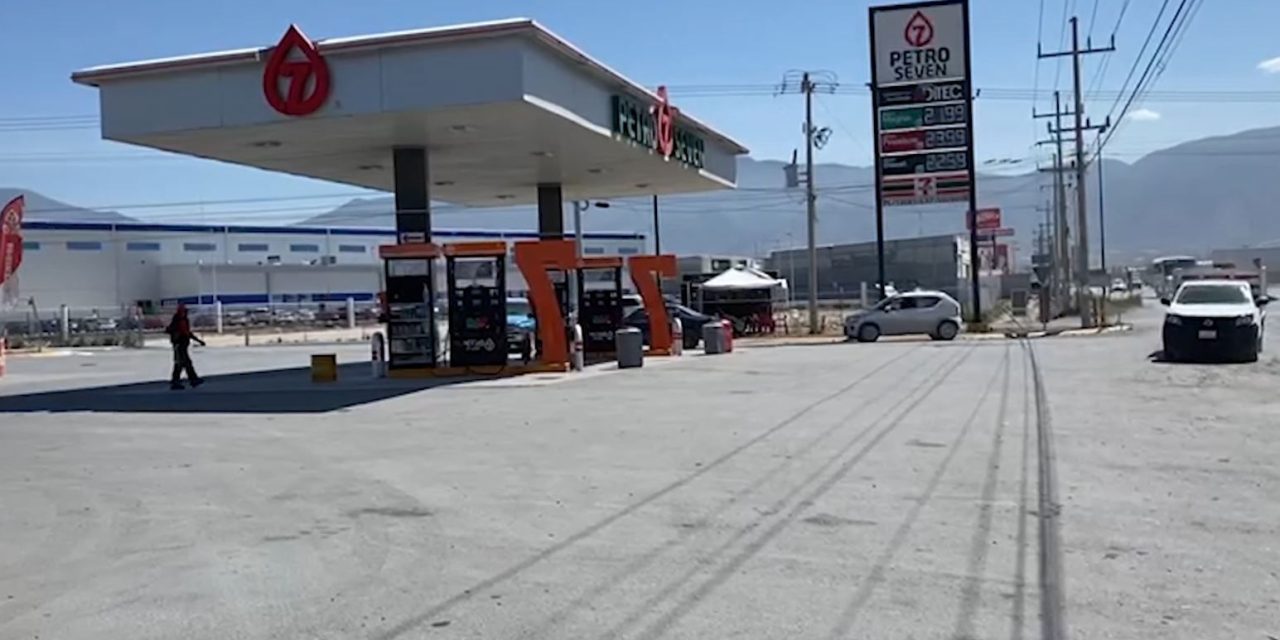 Roban gasolinera en Arteaga, Coahuila