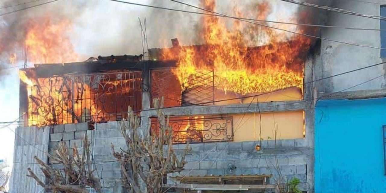 Tres niñitos y su madre pierden la vida  al incendiarse su casa en Escobedo