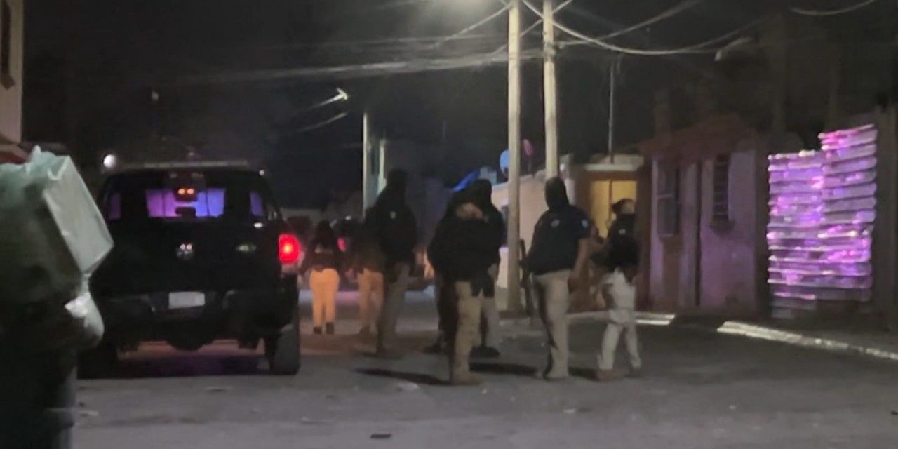 El ‘Kiko’ intenta incendiar un auto en colonia de Saltillo… lo corren a machetazos