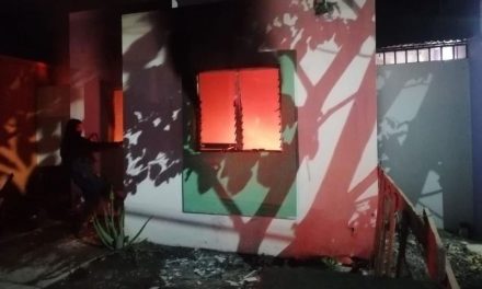 Hombre intenta matar a una mujer en Colima al prenderle fuego