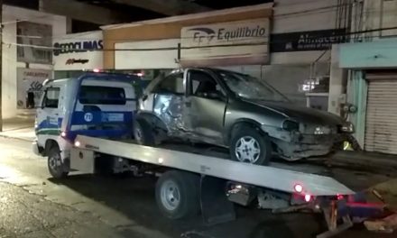 Joven termina con graves lesiones tras chocar con un árbol por bulevar Coss en Saltillo