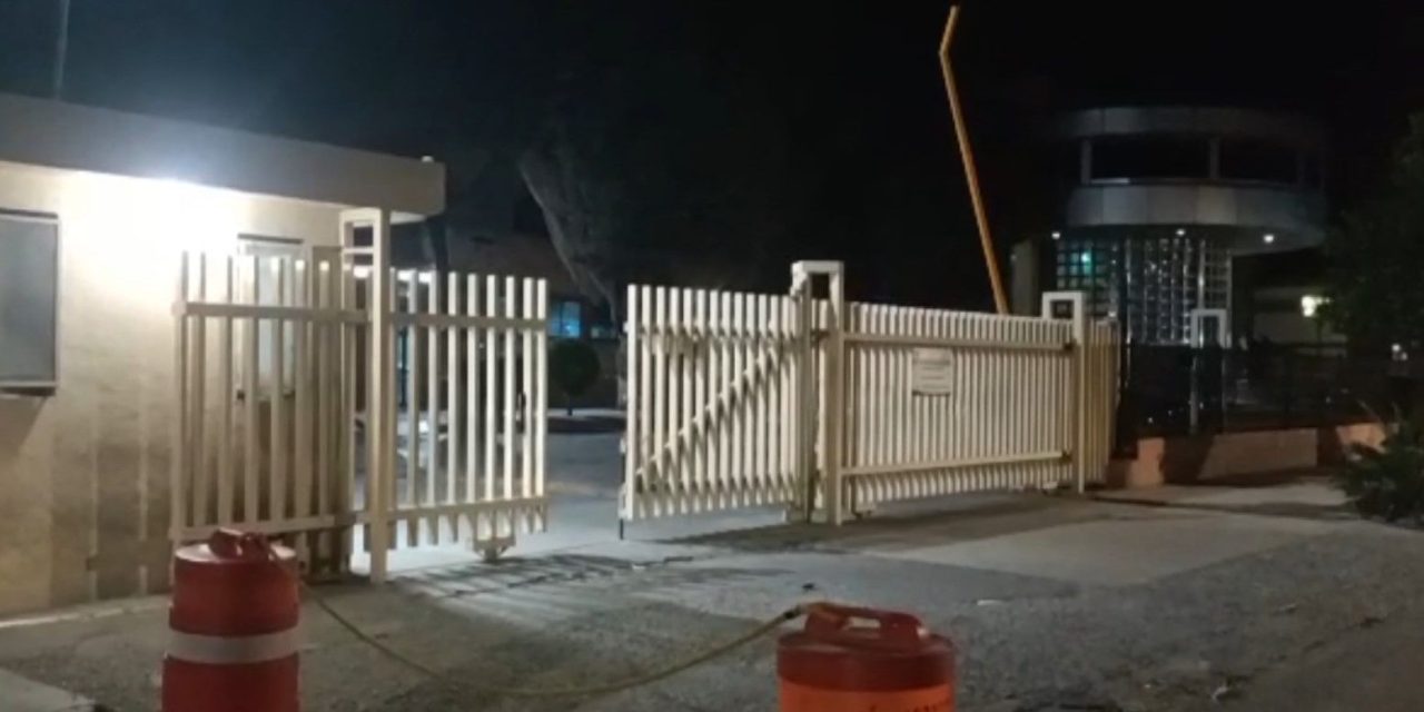 Motociclista está grave luego de estrellarse contra un poste en Saltillo