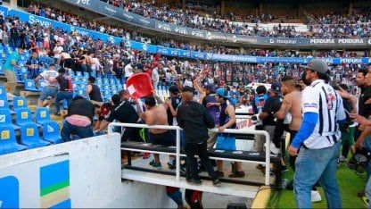 Gobernador de Querétaro corre a cinco funcionarios por la violencia en el juego contra Atlas