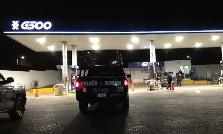 Hombre llega a cargar gasolina y como no traía para pagar decide robar una gasera en Saltillo