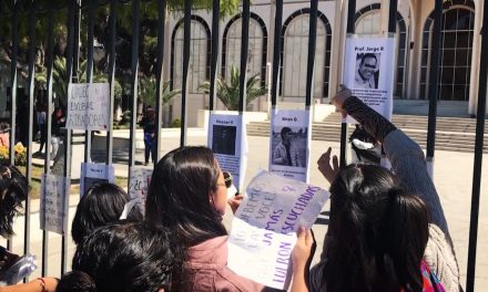 Alumnas de la UAdeC hacen su tendedero para exhibir casos de acoso sexual