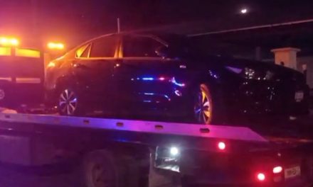 Hombre sale sin rasguño tras volcar su auto en Saltillo