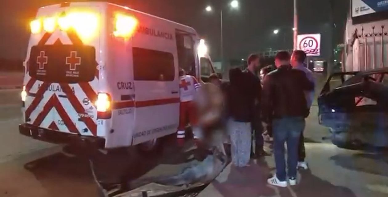 Conductor proyecta a familia contra un negocio en Saltillo; se habían quedado sin gasolina
