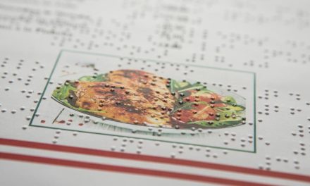 ¿Tienes un restaurante? Se inclusivo, más de 400 restaurantes tienen menú en Braille