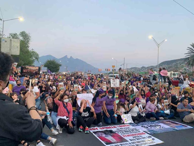 Amigos y familiares velan a Debanhi Escobar en Monterrey