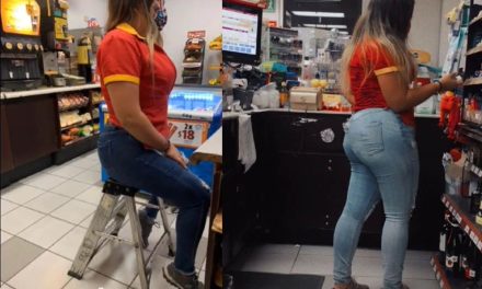 Trabajadora del Oxxo se hace viral en Mazatlán por atrevidas fotografías (video)