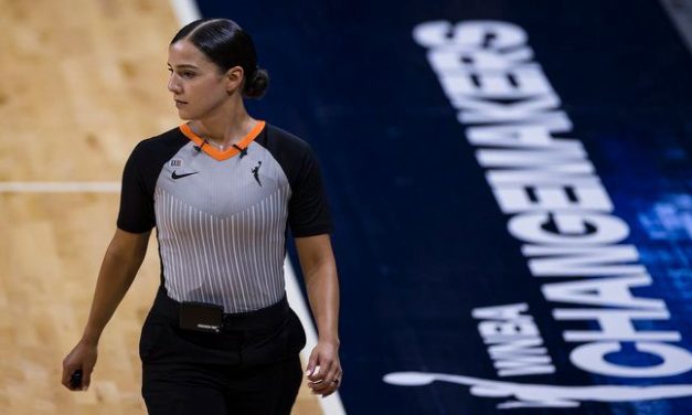 Blanca Burns, de Coahuila, es la primera árbitra mexicana de la NBA