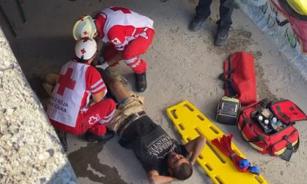 Al intentar cruzar un arroyo hombre se rompe la pierna en Saltillo