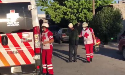 Hombre es atacado a palazos por tres sujetos en el interior de su domicilio en Saltillo
