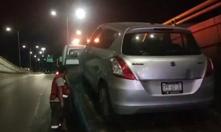 Conductor ebrio estampa su auto en Periférico y termina en el MP de Saltillo