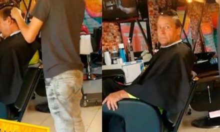 ‘¿A cuánto el corte.. así de cul…?’; hombre se burla de Adame en una peluquería