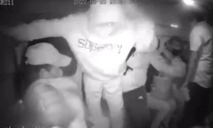 ‘¿A dónde vas, hijo de tu p…?’; pasajeros lanzan a ladrones de combi en movimiento (video)