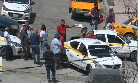 Navajean y asaltan a taxista a plena luz del día en Saltillo