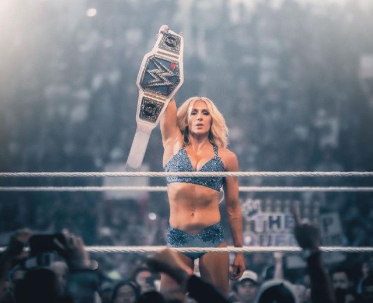 Captan a estrella de la WWE comiendo elotes en la Laguna