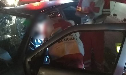 Hombre expone a su familia y ocasiona un accidente que deja un hospitalizado en Saltillo
