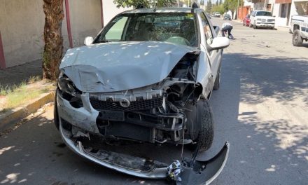 Agentes de migración provocan choque en Saltillo; no respetaron un alto