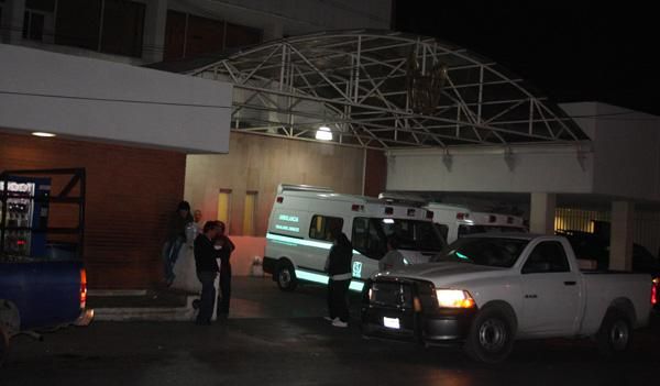 Camioneta arrolla a motociclistas y los manda graves al hospital en Saltillo