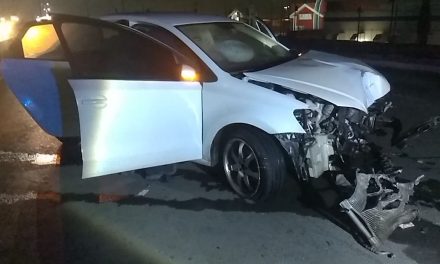 Hombre derriba una luminaria en Saltillo… la habían colocado apenas el jueves