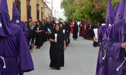 Presentan Procesión del Silencio en Viesca