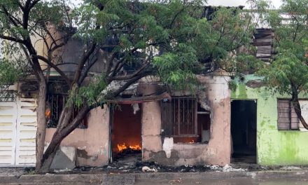 Se incendia casa en la colonia Girasol de Saltillo