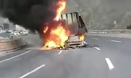 Los Chorros se convierte en un caos; se incendia un trailer y del otro lado hubo un choque