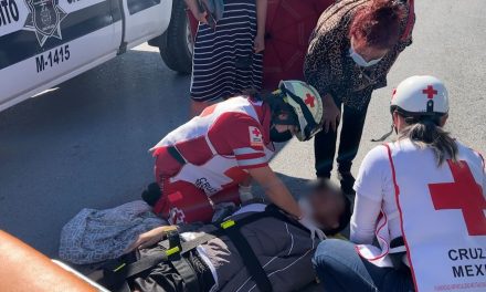Arollan a joven en Saltillo y no conformes lo asaltan para después escapar
