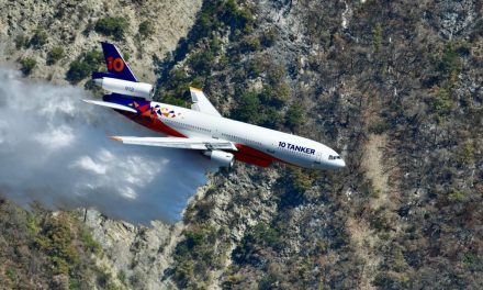 Coahuila combate incendio con Avión DC-10