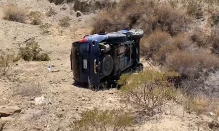 ¡Arruinan sus vacaciones! Vuelca familia completa en su camioneta en Saltillo