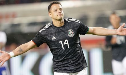 Chicharito ‘es un delantero normalito’, dice Luis García