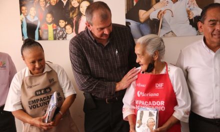 Apoya DIF Coahuila con mandiles a empacadores voluntarios