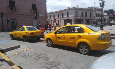Continúan poniendo en orden a taxistas en Saltillo