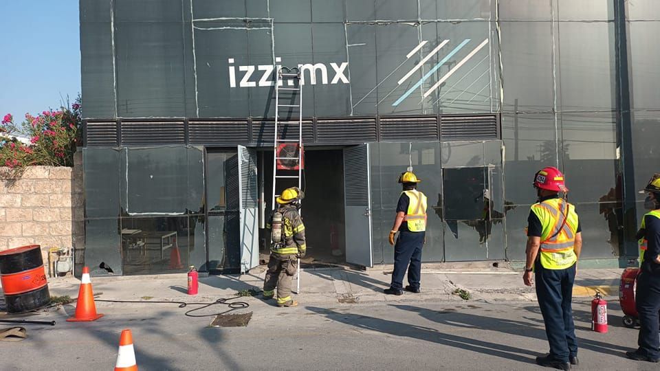 Se registra incendio en edificio de IZZI en Saltillo, cae servicio de internet