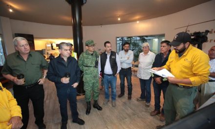 Miguel Riquelme supervisa el combate de incendios en Coahuila
