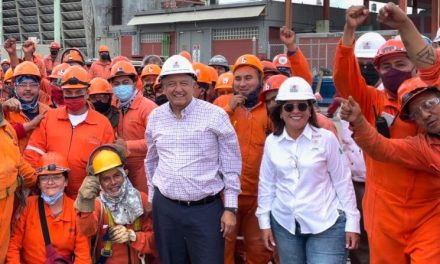 AMLO conmemora el Día del Trabajo junto a miles de trabajadores en Dos Bocas