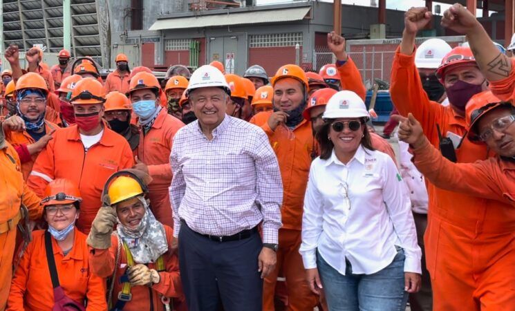 AMLO conmemora el Día del Trabajo junto a miles de trabajadores en Dos Bocas